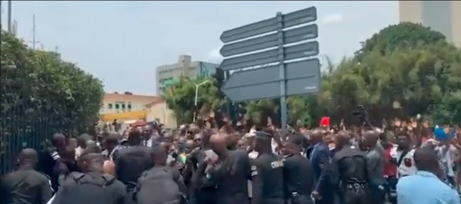 Manf politiq Abidjan1