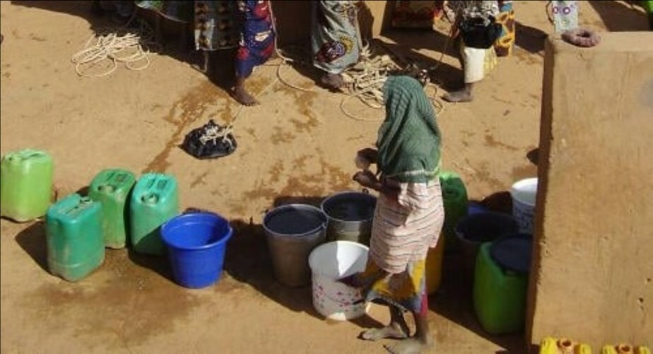 locals fetching water 2